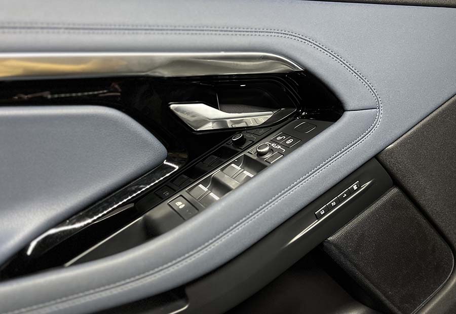 Land Rover Evoque R-Dynamic SE