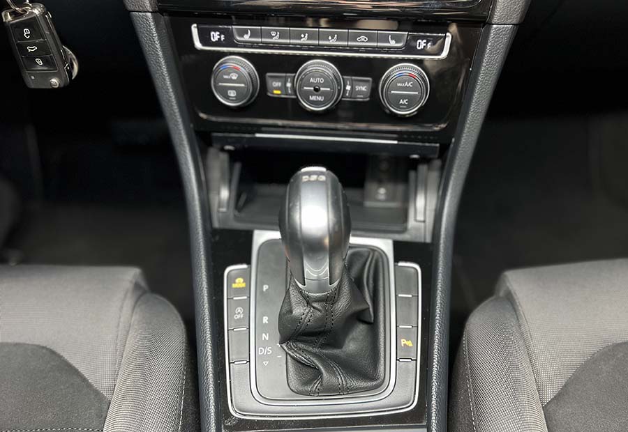 Volkswagen Golf 7 - 2.0 TDI DSG Highline