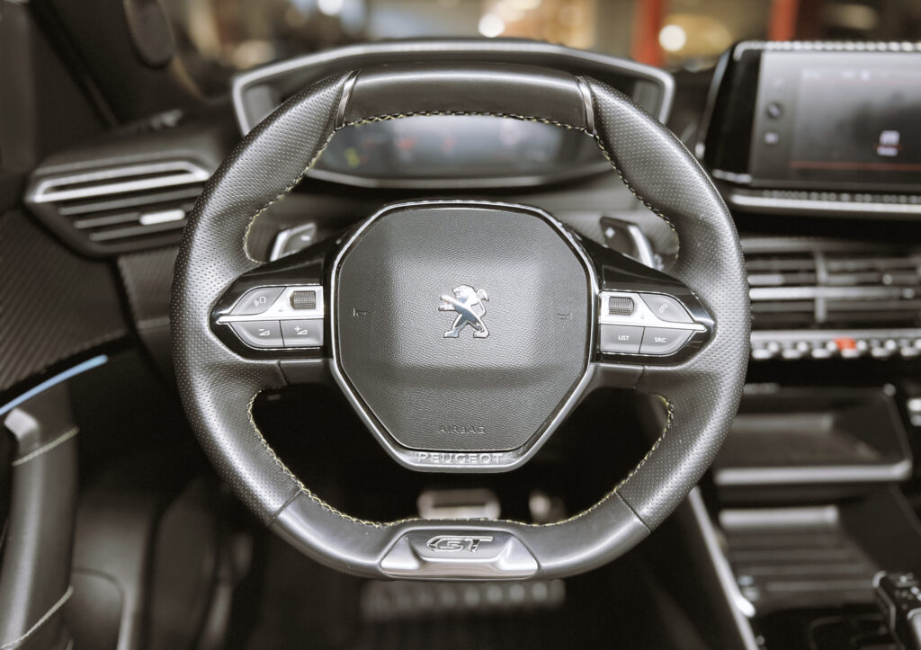 Peugeot 2008 BlueHDI 130 EAT8 GT